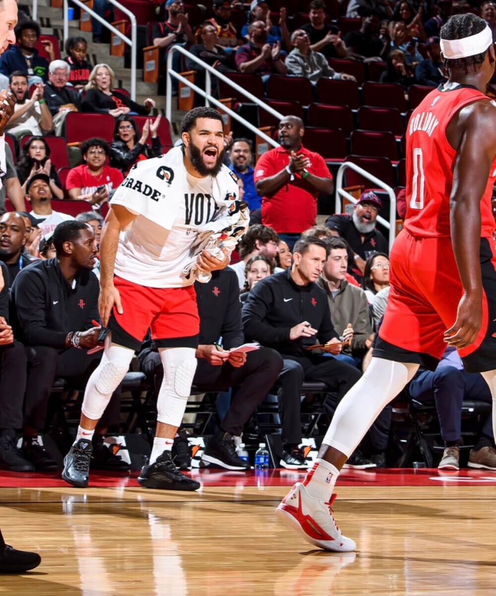 Fred Vanvleet cieszący się po akcji Rockets