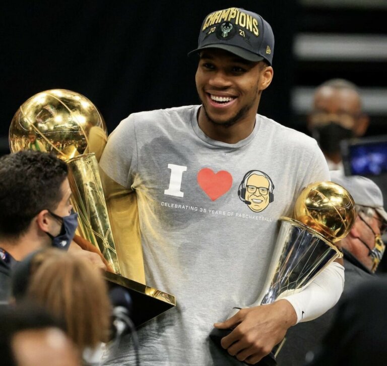 Giannis Antetokounmpo z nagrodami za mistrzostwo NBA oraz Finals MVP