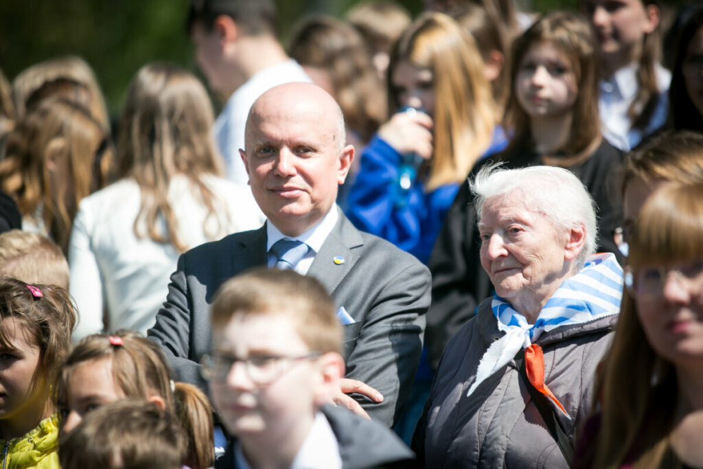 9 maja 2024, Piotr Tarnowski w towarzystwie byłej więźniarki Heleny Majkowskiej
