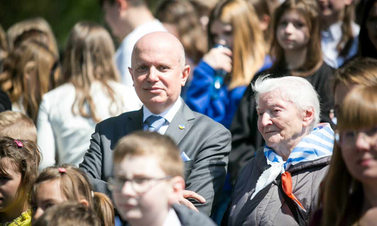 9 maja 2024, Piotr Tarnowski w towarzystwie byłej więźniarki Heleny Majkowskiej