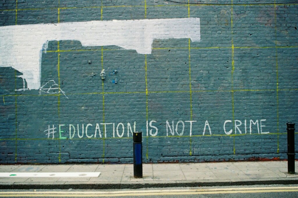 grafiti edukacja polityka