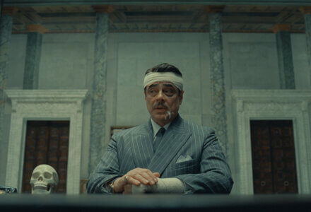 Fenicki układ Wes Anderson film kadr Benicio del Toro