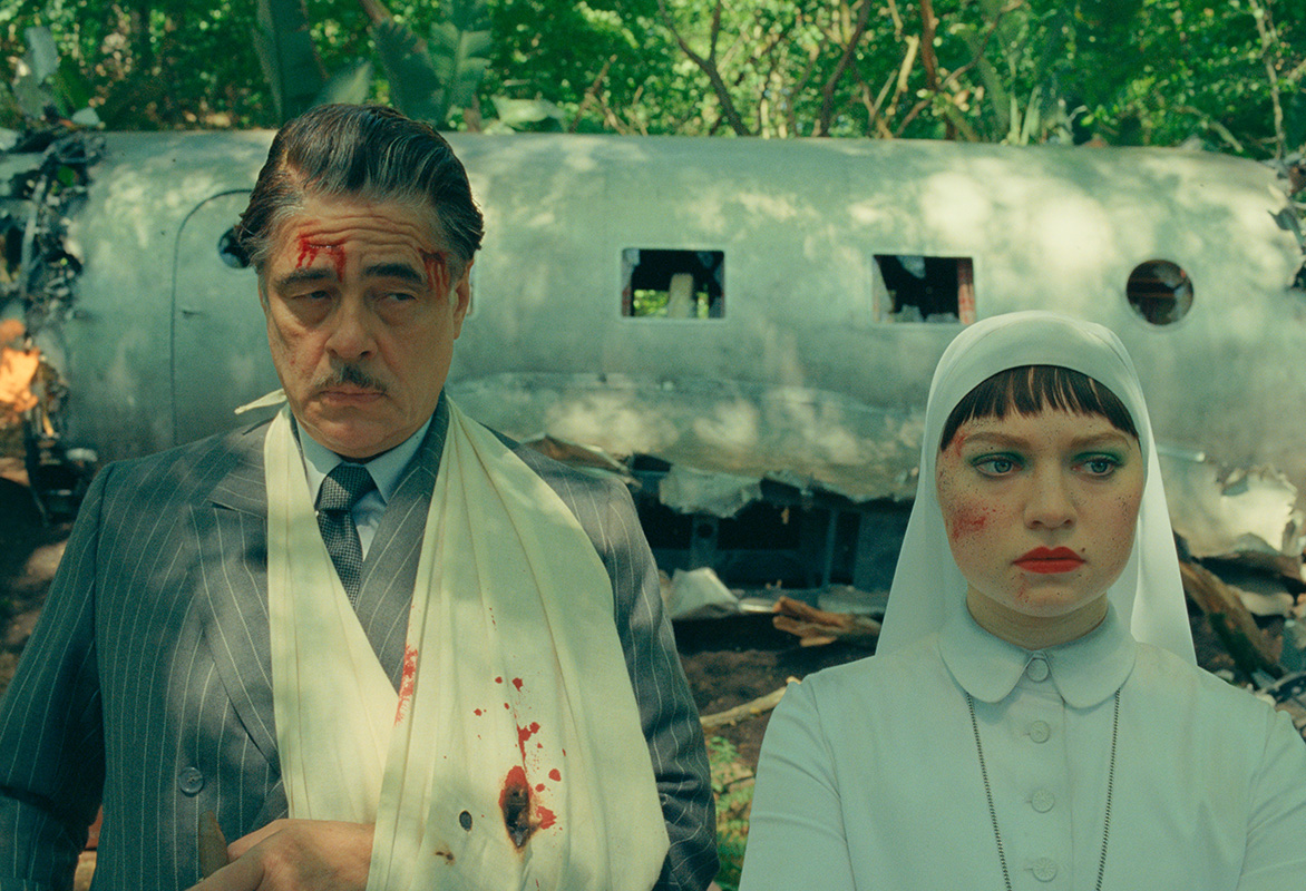 Wes Anderson Fenicki układ kadr film Benicio del Toro Mia Threapleton