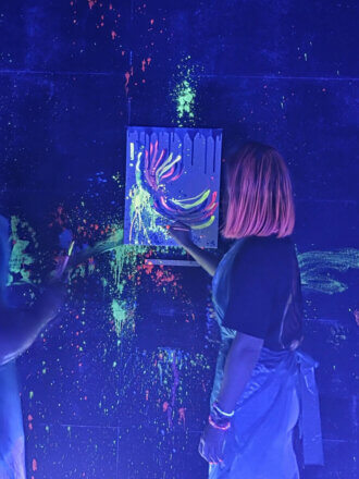 Koloro Lab Gdynia splash room Trójmiasto sztuka malowanie